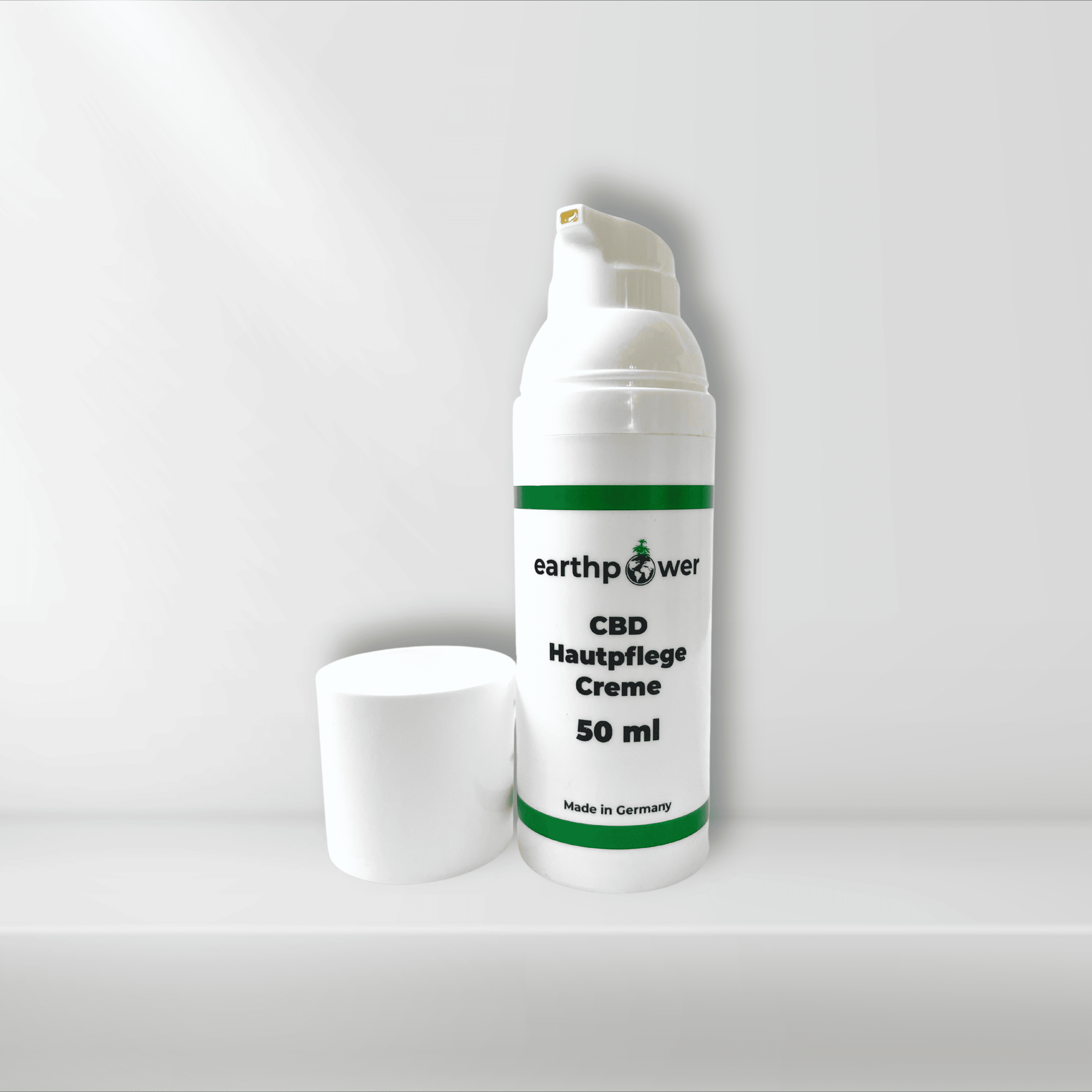 CBD Hautpflege-Creme mit Hanfblatt Vollextrakt CBD Hautpflege-Creme mit Hanfblatt Vollextrakt